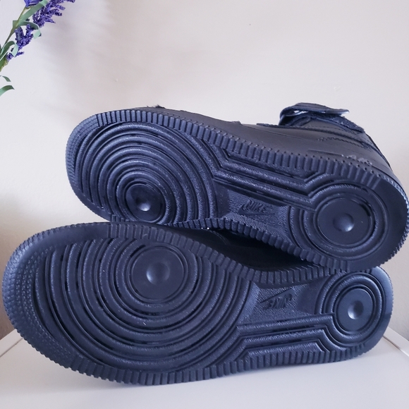 NIKE AIR FORCE 1 MID '07 "TRIPLE BLACK" - 8 US - Picture 10 of 14